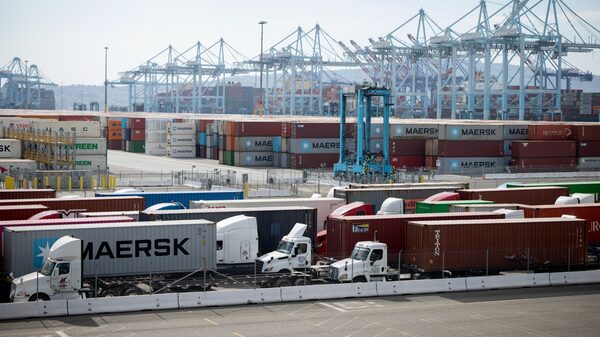 El déficit comercial de EE.UU. cayó casi 24% en agosto tras entrada en vigor de aranceles El déficit comercial de EE.UU. cayó casi 24% en agosto tras entrada en vigor de aranceles