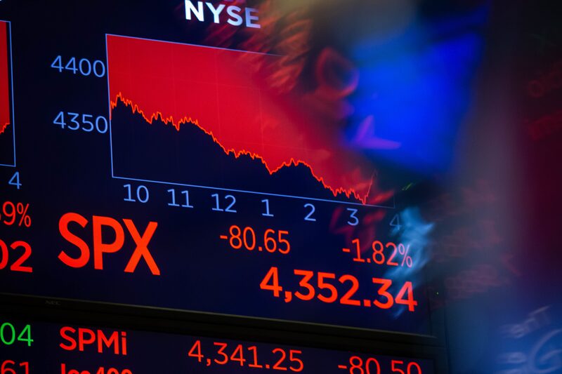 Mercado mostra aversão a risco no início da semana Mercado mostra aversão a risco no início da semana