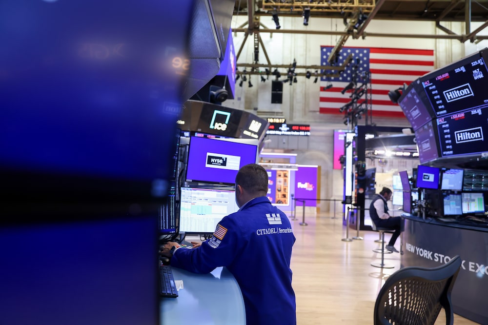 Traders work on the floor at the New York Stock Exchange (NYSE) in New York, US, on Monday, June 1, 2026. A renewed rally in oil drove bonds lower while stocks fluctuated as a report that Iran will halt talks with the US cast doubt on a ceasefire renewal. Photographer: Michael Nagle/Bloomberg Traders work on the floor at the New York Stock Exchange (NYSE) in New York, US, on Monday, June 1, 2026. A renewed rally in oil drove bonds lower while stocks fluctuated as a report that Iran will halt talks with the US cast doubt on a ceasefire renewal. Photographer: Michael Nagle/Bloomberg