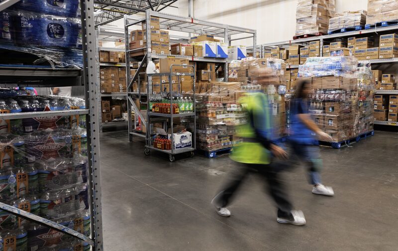 Un almacén en una tienda Walmart en Grand Prairie, Texas. Fotógrafo: Shelby Tauber/Bloomberg. Un almacén en una tienda Walmart en Grand Prairie, Texas. Fotógrafo: Shelby Tauber/Bloomberg.
