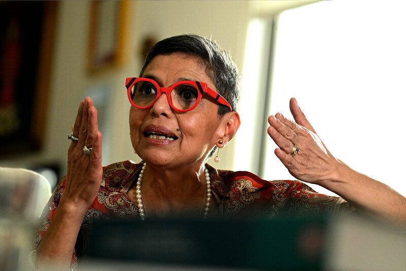 Rosanety Barrios, asesora de la candidata presidencial Xóchitl Gálvez en materia energética, en entrevista, febrero de 2024 Rosanety Barrios, asesora de la candidata presidencial Xóchitl Gálvez en materia energética, en entrevista, febrero de 2024