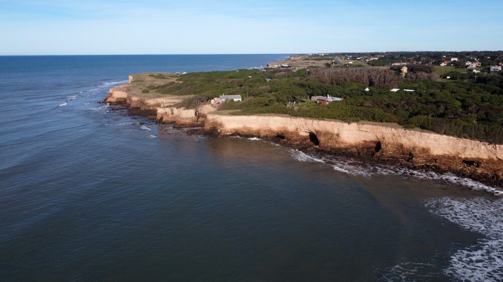 Tiene playas extensas y variedad de actividades para realizar. Tiene playas extensas y variedad de actividades para realizar.