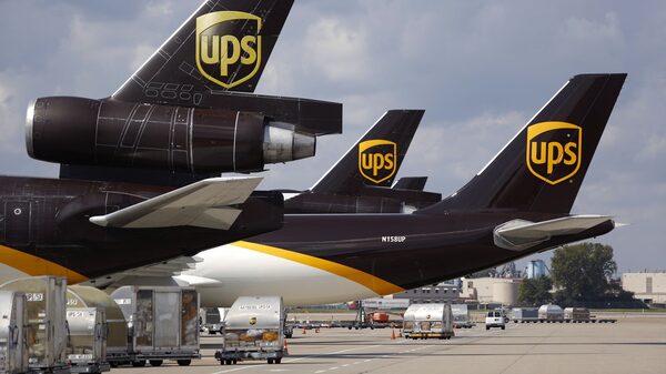 Tres muertos y once heridos tras estrellarse un avión de carga de UPS en Kentucky Tres muertos y once heridos tras estrellarse un avión de carga de UPS en Kentucky