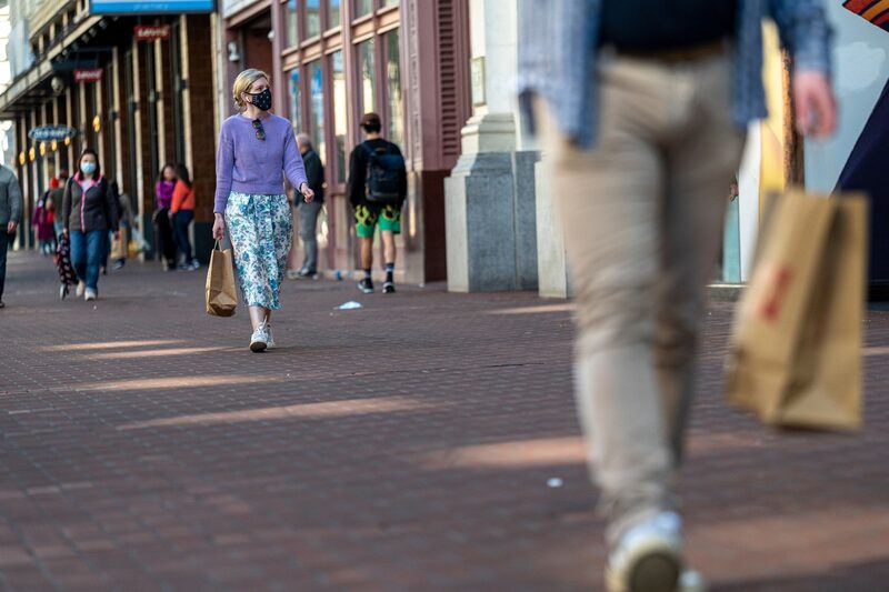 Compras en San Francisco, California, EE.UU. Fotógrafo: David Paul Morris/Bloomberg Compras en San Francisco, California, EE.UU. Fotógrafo: David Paul Morris/Bloomberg