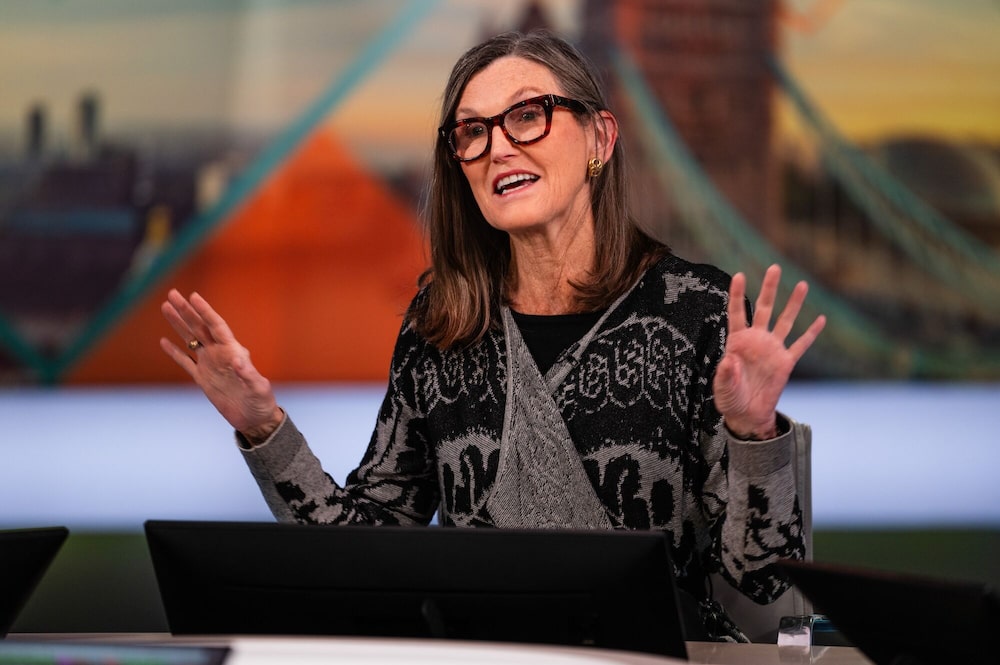 Cathie Wood, directora ejecutiva de Ark Investment Management LLC, durante una entrevista con Bloomberg Television en Londres. Cathie Wood, directora ejecutiva de Ark Investment Management LLC, durante una entrevista con Bloomberg Television en Londres.