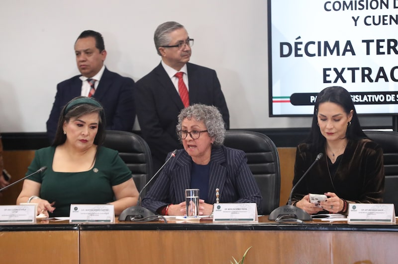 Bertha Gómez, subsecretaria de Egresos de la Secretaría de Hacienda (al centro), comparece ante la Comisión de Presupuesto de la Cámara de Diputados, el martes 27 de octubre de 2026, Ciudad de México. Bertha Gómez, subsecretaria de Egresos de la Secretaría de Hacienda (al centro), comparece ante la Comisión de Presupuesto de la Cámara de Diputados, el martes 27 de octubre de 2026, Ciudad de México.