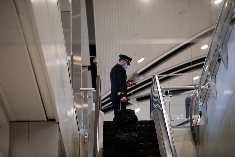 Un piloto en el Aeropuerto Metropolitano del Condado de Wayne de Detroit en Romulus, Michigan, EE.UU. Un piloto en el Aeropuerto Metropolitano del Condado de Wayne de Detroit en Romulus, Michigan, EE.UU.