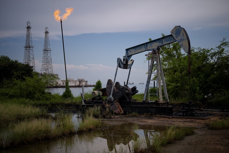 Venezuela Agrees To Grant US Exclusive Access To Oil Resources Venezuela Agrees To Grant US Exclusive Access To Oil Resources