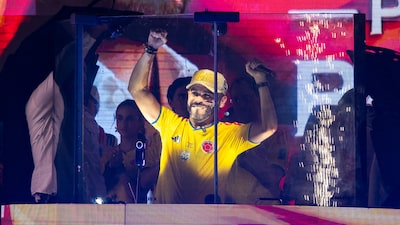Camisa da seleção da Colômbia vira símbolo político em eleição polarizada Camisa da seleção da Colômbia vira símbolo político em eleição polarizada