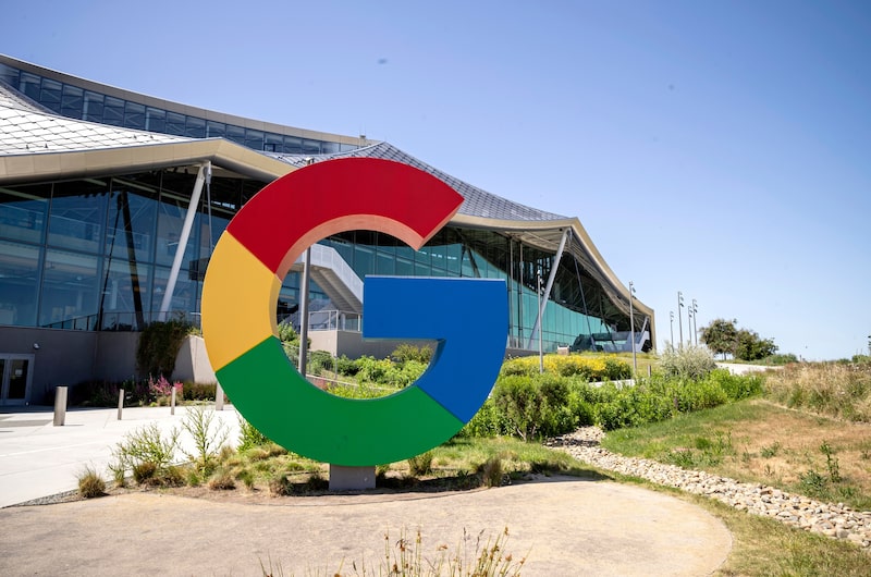 Alphabet podría convertirse en la empresa más valiosa del mundo, según MoffettNathanson. Alphabet podría convertirse en la empresa más valiosa del mundo, según MoffettNathanson.