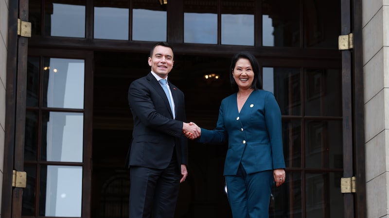 Noboa le entrega a Fujimori la presidencia pro tempore de la Comunidad Andina tras encuentro en Lima Noboa le entrega a Fujimori la presidencia pro tempore de la Comunidad Andina tras encuentro en Lima
