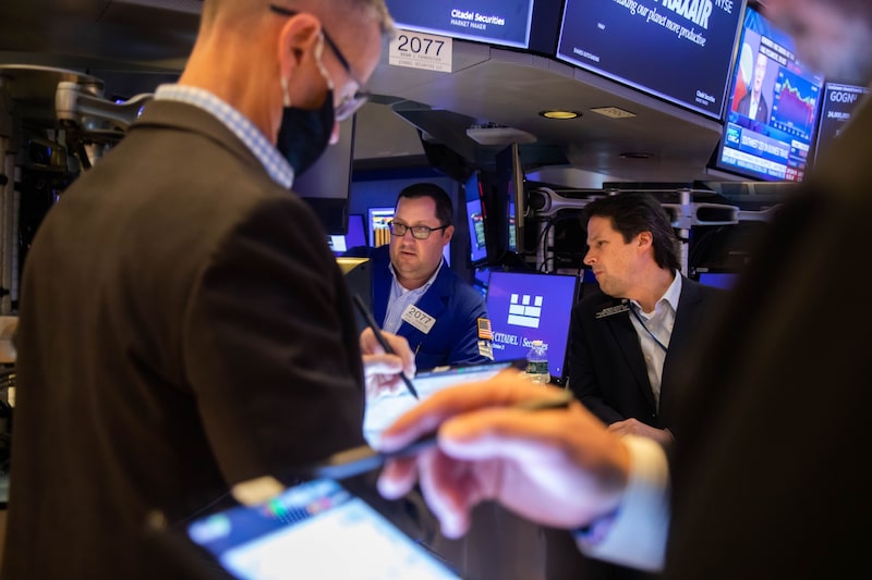 Por el tamaño de la economía del país, deberían de existir por lo menos 500 empresas listadas en bolsa. Por el tamaño de la economía del país, deberían de existir por lo menos 500 empresas listadas en bolsa.