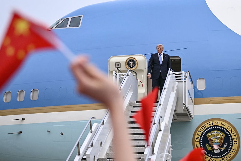 El presidente de Estados Unidos, Donald Trump, sube al Air Force One antes de partir del Aeropuerto Internacional de Pekín, en Pekín, el 15 de mayo de 2026. El presidente de Estados Unidos, Donald Trump, sube al Air Force One antes de partir del Aeropuerto Internacional de Pekín, en Pekín, el 15 de mayo de 2026.