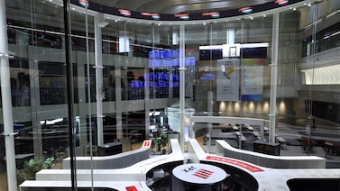 Las acciones asiáticas caen tras las débiles perspectivas de Broadcom; el petróleo baja Las acciones asiáticas caen tras las débiles perspectivas de Broadcom; el petróleo baja