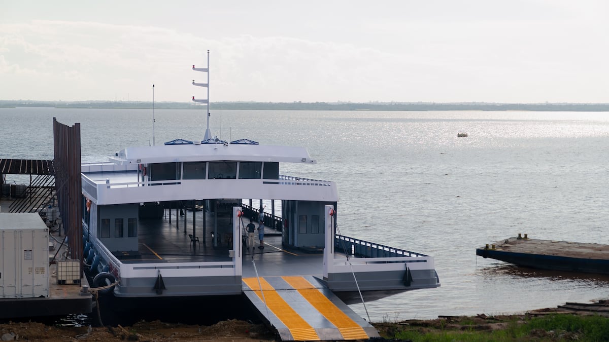Embarcação de David Fernandes recém construída para transporte de carga