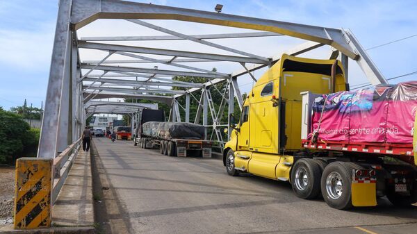 El Salvador y Guatemala comienzan la “integración profunda” de sus aduanas El Salvador y Guatemala comienzan la “integración profunda” de sus aduanas