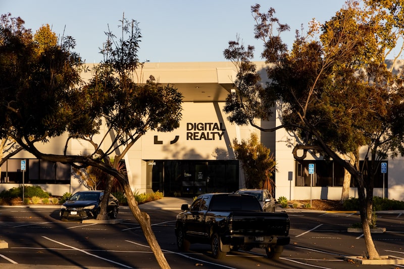 Letreros de Digital Realty Trust Inc. en Santa Clara, California. Fotógrafo: Jason Henry/Bloomberg. Letreros de Digital Realty Trust Inc. en Santa Clara, California. Fotógrafo: Jason Henry/Bloomberg.