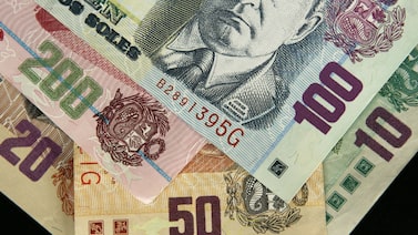 El dólar cae en Perú mientras avanza el conteo electoral y el mercado espera por el banco central El dólar cae en Perú mientras avanza el conteo electoral y el mercado espera por el banco central