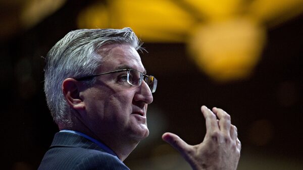 Gobernador de Indiana llega a Taiwán en medio de tensiones entre EE.UU. y China Gobernador de Indiana llega a Taiwán en medio de tensiones entre EE.UU. y China