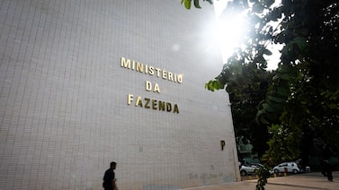 Tesouro vê espaço para mais dívida atrelada ao câmbio, segundo Daniel Leal Tesouro vê espaço para mais dívida atrelada ao câmbio, segundo Daniel Leal