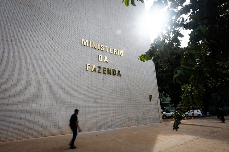 Os fundamentos econômicos do país e o volume de reservas internacionais reduziram vulnerabilidades que antes limitavam essa estratégia, disse o secretário do Tesouro Nacional (Foto: Arthur Menescal/Bloomberg) Os fundamentos econômicos do país e o volume de reservas internacionais reduziram vulnerabilidades que antes limitavam essa estratégia, disse o secretário do Tesouro Nacional (Foto: Arthur Menescal/Bloomberg)