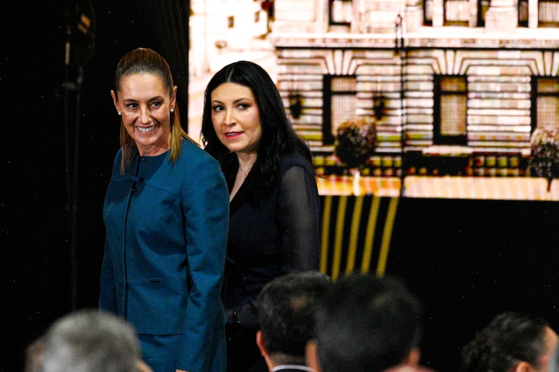 Claudia Sheinbaum, presidenta de México, y Victoria Rodríguez Ceja, gobernadora de Banxico, durante el evento conmemorativo de los 100 años de la fundación de Banxico, en Ciudad de México el 25 de agosto de 2025. Claudia Sheinbaum, presidenta de México, y Victoria Rodríguez Ceja, gobernadora de Banxico, durante el evento conmemorativo de los 100 años de la fundación de Banxico, en Ciudad de México el 25 de agosto de 2025.