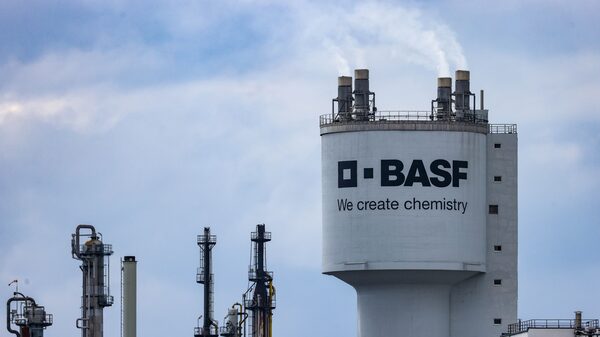 Carlyle negocia compra do negócio de revestimentos da BASF por € 6 bi, dizem fontes Carlyle negocia compra do negócio de revestimentos da BASF por € 6 bi, dizem fontes