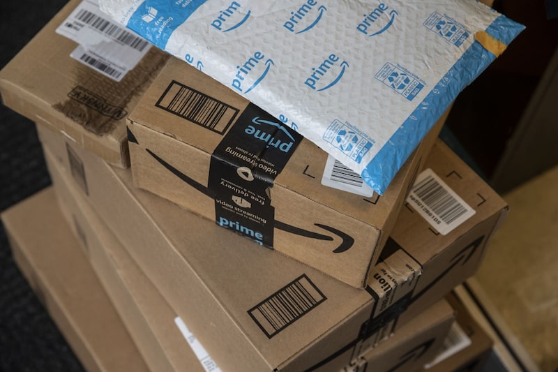 Cajas de Amazon durante una entrega en Nueva York. Cajas de Amazon durante una entrega en Nueva York.