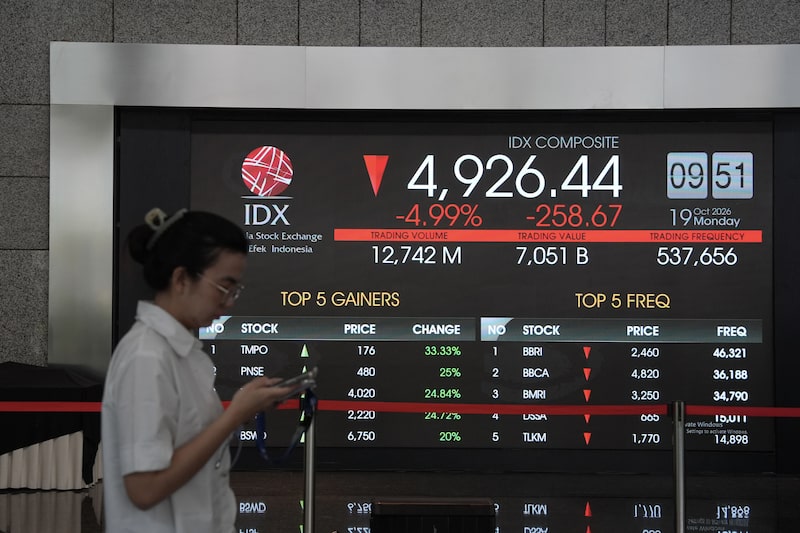 Stock market information displayed at the Indonesia Stock Exchange (IDX) in Jakarta, Indonesia. Photographer: Dimas Ardian/Bloomberg Stock market information displayed at the Indonesia Stock Exchange (IDX) in Jakarta, Indonesia. Photographer: Dimas Ardian/Bloomberg