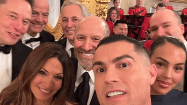 Mais que amigos: Elon Musk retorna à Casa Branca em jantar com Cristiano Ronaldo Mais que amigos: Elon Musk retorna à Casa Branca em jantar com Cristiano Ronaldo