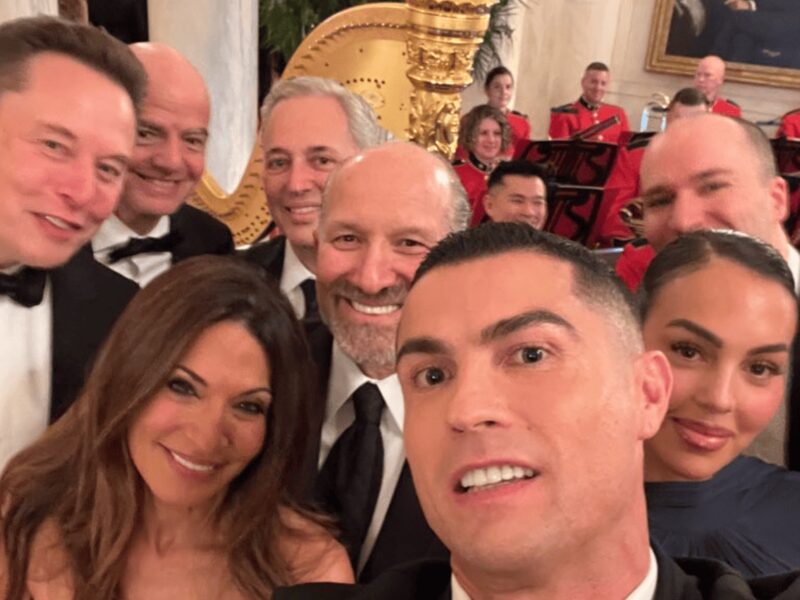Cristiano Ronaldo tira selfie em jantar de gala na Casa Branca em 18 de novembro de 2025, ao lado de personalidades como Elon Musk, Howard Lutnick, Greg Brockman e David Sacks (Foto: Reprodução/X) Cristiano Ronaldo tira selfie em jantar de gala na Casa Branca em 18 de novembro de 2025, ao lado de personalidades como Elon Musk, Howard Lutnick, Greg Brockman e David Sacks (Foto: Reprodução/X)