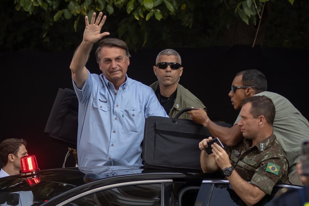 Jair Bolsonaro acena para seguidores em São Paulo, 7 de setembro.Fotógrafo: Jonne Roriz / Bloomberg Jair Bolsonaro acena para seguidores em São Paulo, 7 de setembro.Fotógrafo: Jonne Roriz / Bloomberg