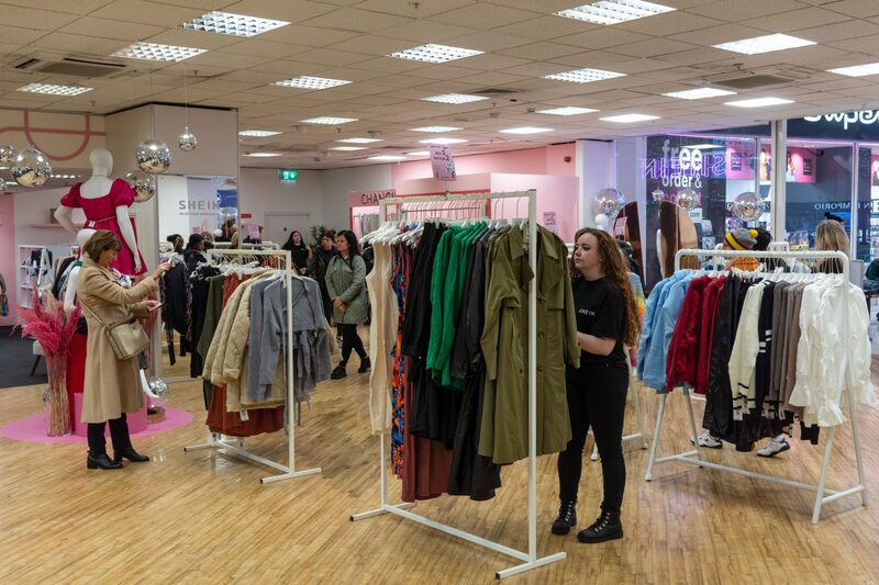 Ideia é facilitar a procura online por itens usados semelhantes a produtos novos através de sugestões em formato pop-up Ideia é facilitar a procura online por itens usados semelhantes a produtos novos através de sugestões em formato pop-up