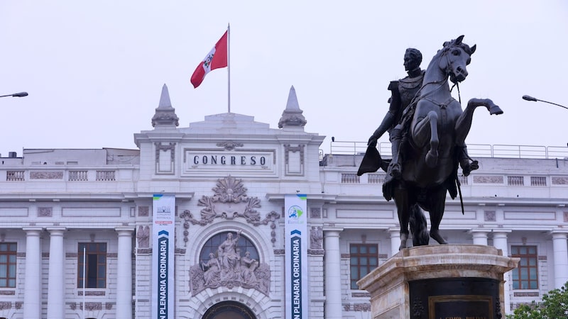 Elecciones en Perú: Sánchez enfrentaría mayor riesgo de vacancia presidencial que Fujimori Elecciones en Perú: Sánchez enfrentaría mayor riesgo de vacancia presidencial que Fujimori