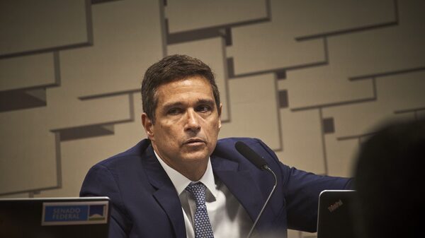 Titular del banco central de Brasil dice que deuda es causa de tasas altas Titular del banco central de Brasil dice que deuda es causa de tasas altas