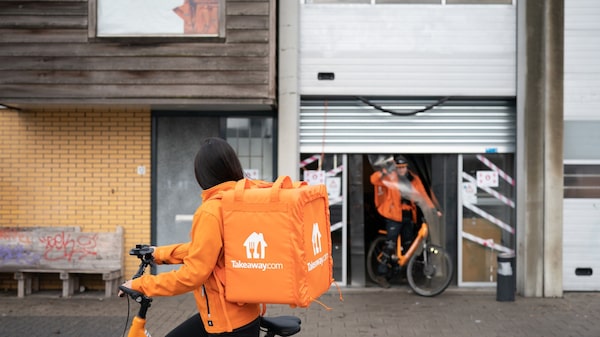 Apps de delivery que fizeram IPO na Europa acumulam queda de 75% e lutam para lucrar Apps de delivery que fizeram IPO na Europa acumulam queda de 75% e lutam para lucrar