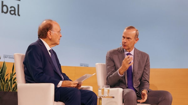 El CEO de Chevron destaca “avances reales” con Milei y elogia Vaca Muerta El CEO de Chevron destaca “avances reales” con Milei y elogia Vaca Muerta