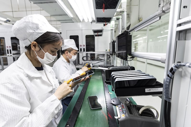 China Export Slowdown, Manufacturing Pivot, and Labor Market China Export Slowdown, Manufacturing Pivot, and Labor Market