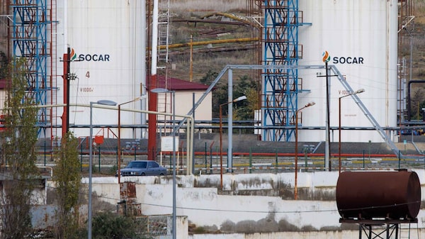 Exxon firma acuerdo para extraer petróleo y gas natural de yacimientos de shale en Azerbaiyán Exxon firma acuerdo para extraer petróleo y gas natural de yacimientos de shale en Azerbaiyán