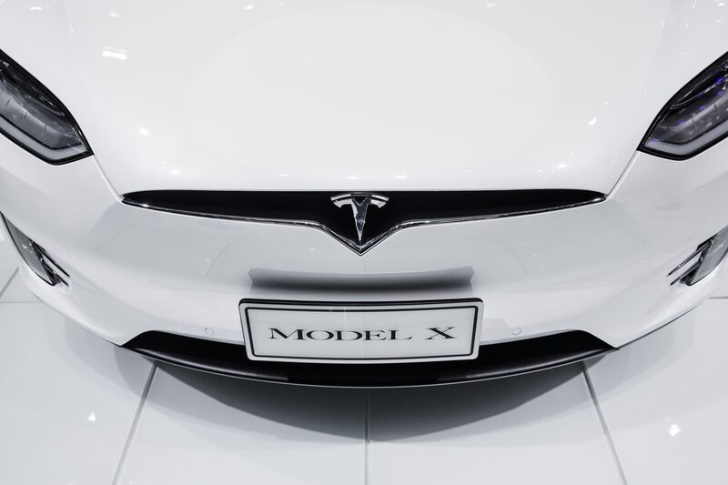 empresa reduziu o preço dos sedãs Model S e dos utilitários esportivos Model X em estoque em até 70.000 yuan (US$ 9.600) para 754.900 yuan e 836.000 yuan empresa reduziu o preço dos sedãs Model S e dos utilitários esportivos Model X em estoque em até 70.000 yuan (US$ 9.600) para 754.900 yuan e 836.000 yuan
