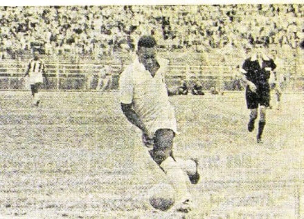 En sus tres visitas, el rey del fútbol hizo cuatro goles. En sus tres visitas, el rey del fútbol hizo cuatro goles.