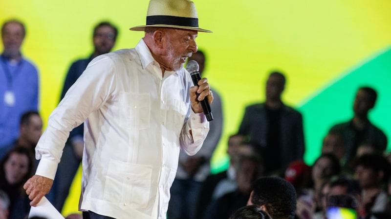 Lula vê vantagem eleitoral sobre Flávio Bolsonaro diminuir, aponta pesquisa BTG/Nexus Lula vê vantagem eleitoral sobre Flávio Bolsonaro diminuir, aponta pesquisa BTG/Nexus