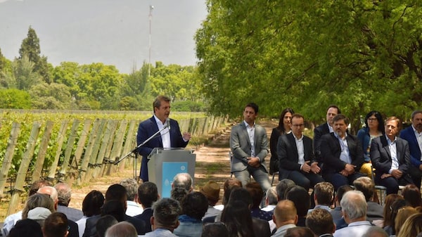 Nace el dólar “Cordillera” en Argentina: de qué se trata el nuevo tipo de cambio Nace el dólar “Cordillera” en Argentina: de qué se trata el nuevo tipo de cambio