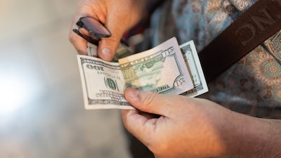 El dólar sube ante mayores apuestas sobre alza de tasas por parte de la Fed El dólar sube ante mayores apuestas sobre alza de tasas por parte de la Fed
