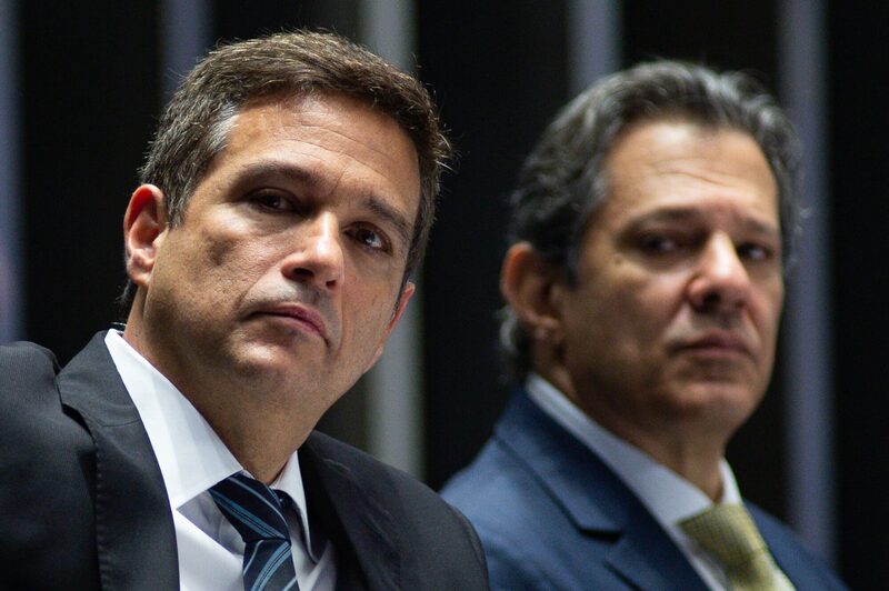 À esquerda, o presidente do BC. Roberto Campos Neto, e o ministro da Fazenda, Fernando Haddad, à direita À esquerda, o presidente do BC. Roberto Campos Neto, e o ministro da Fazenda, Fernando Haddad, à direita