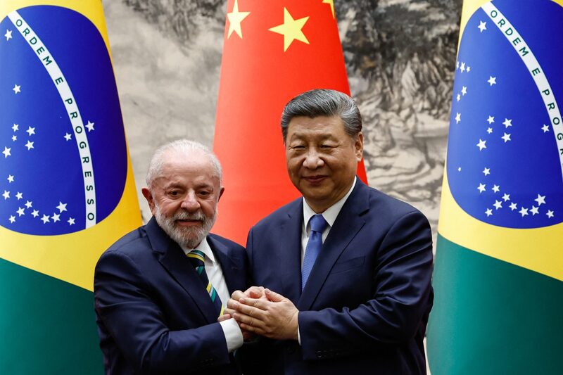 Lula encerrou a viagem dizendo que a China e o Brasil estão unidos na defesa do multinacionalismo e no combate ao protecionismo Lula encerrou a viagem dizendo que a China e o Brasil estão unidos na defesa do multinacionalismo e no combate ao protecionismo
