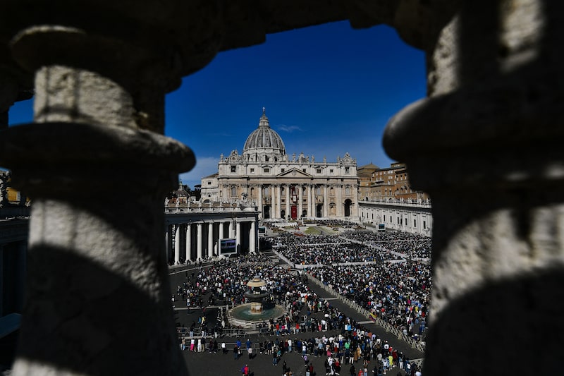 Una vista general muestra la basílica de San Pedro en el Vaticano. (Foto de TIZIANA FABI/AFP a través de Getty Images) Una vista general muestra la basílica de San Pedro en el Vaticano. (Foto de TIZIANA FABI/AFP a través de Getty Images)