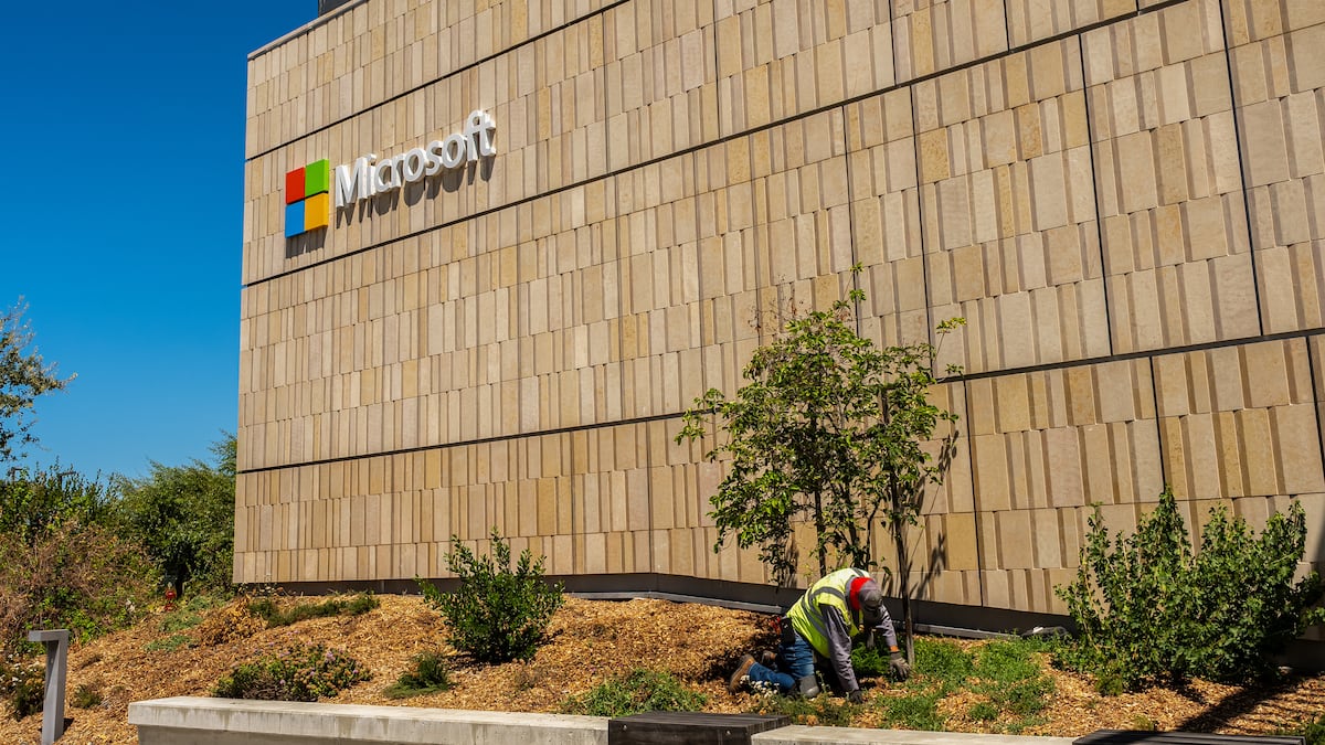 ¿Comprar acciones de Microsoft? BofA ve potencial y eleva su precio objetivo