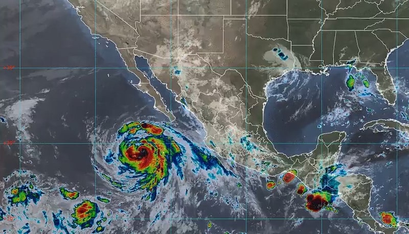 El huracán Marie aumentó su intensidad y alcanzó la categoría 2 en la escala Saffir-Simpson mientras avanza por el océano Pacífico. El huracán Marie aumentó su intensidad y alcanzó la categoría 2 en la escala Saffir-Simpson mientras avanza por el océano Pacífico.