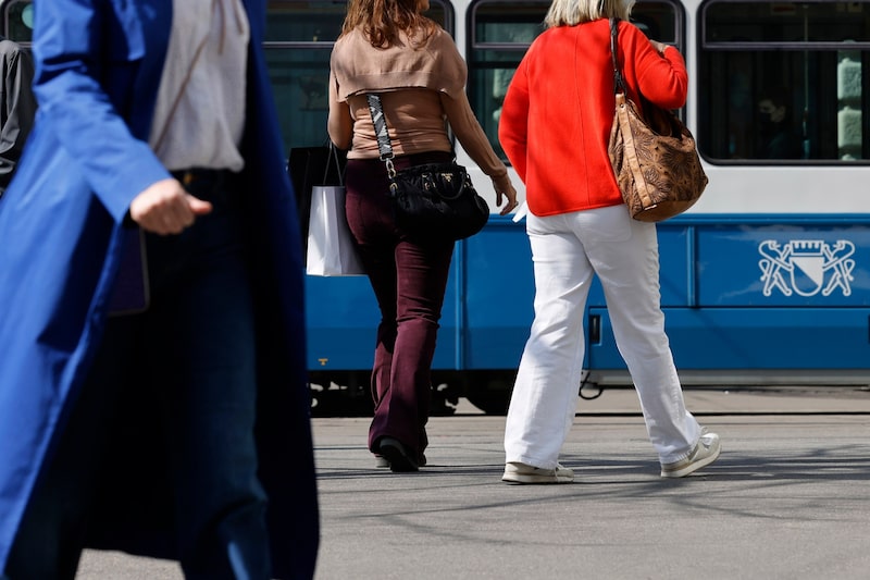 Las empresas suizas se han beneficiado de poder recurrir fácilmente a trabajadores extranjeros cualificados procedentes de diferentes países de la UE. Las empresas suizas se han beneficiado de poder recurrir fácilmente a trabajadores extranjeros cualificados procedentes de diferentes países de la UE.